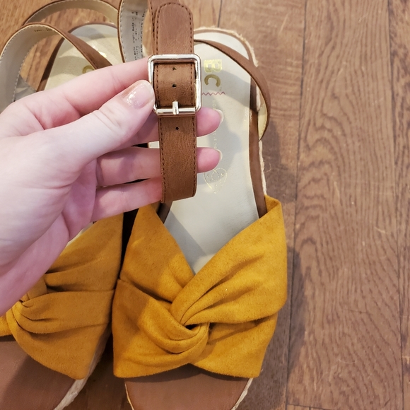 BC Footwear Platform Sandals - Picture 2 of 6